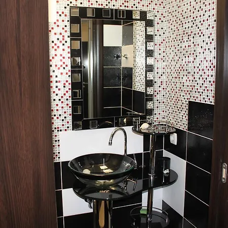 Cozy Apartment In Most City Center Dnipro Exterior photo